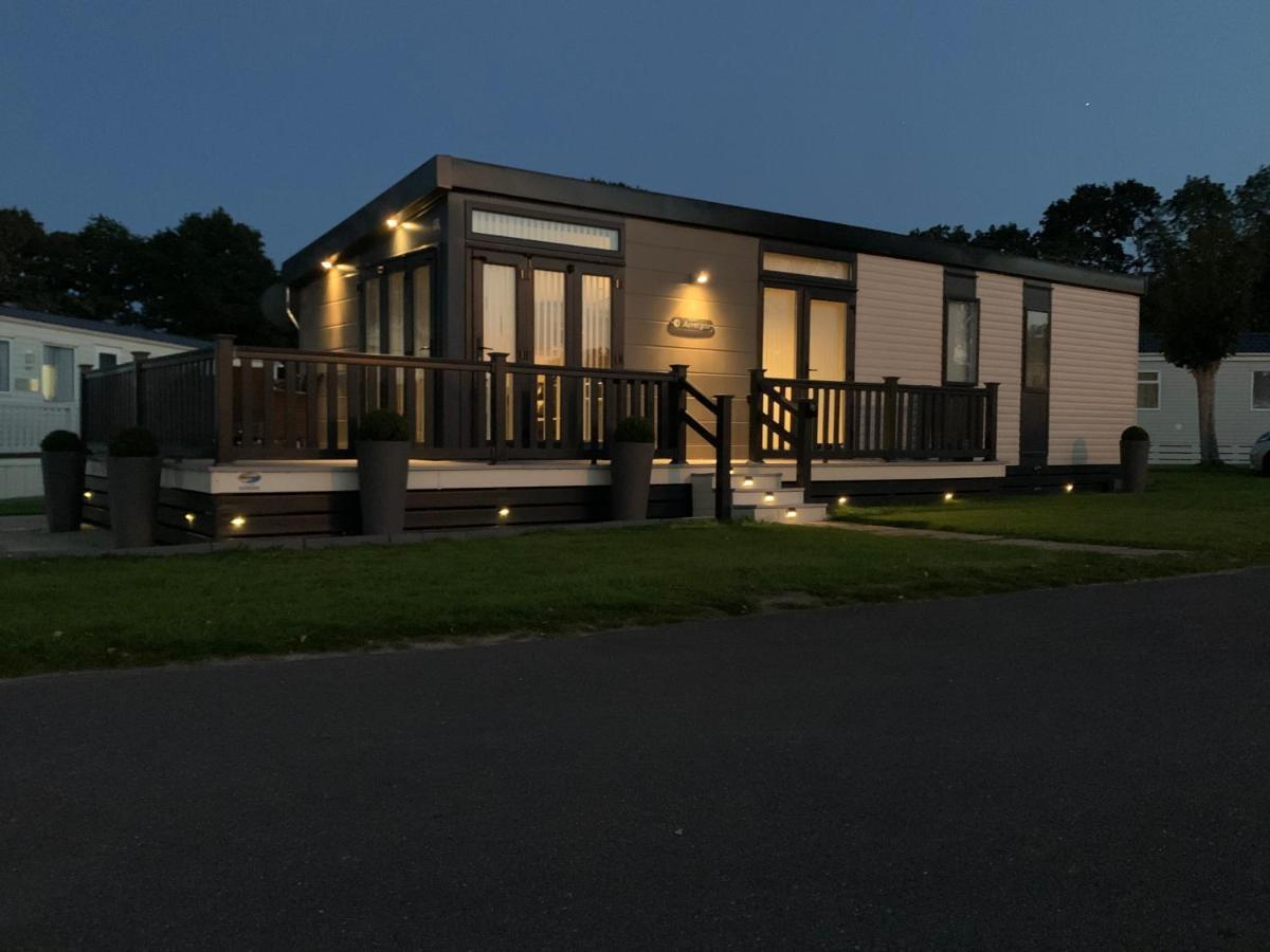 Forest Lodge Sway Esterno foto